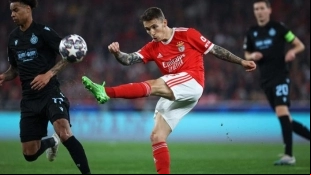 El futuro de Alex Grimaldo, cada vez más lejos del Benfica
