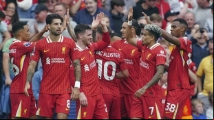 Los jugadores del Liverpool celebran un gol 