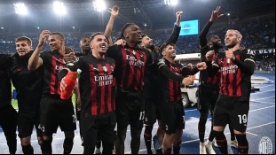Los jugadores del Milan celebran una victoria