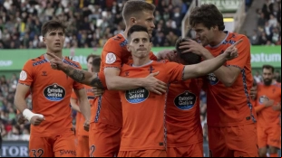 Los jugadores del Celta de Vigo celebran un gol de Alfon González